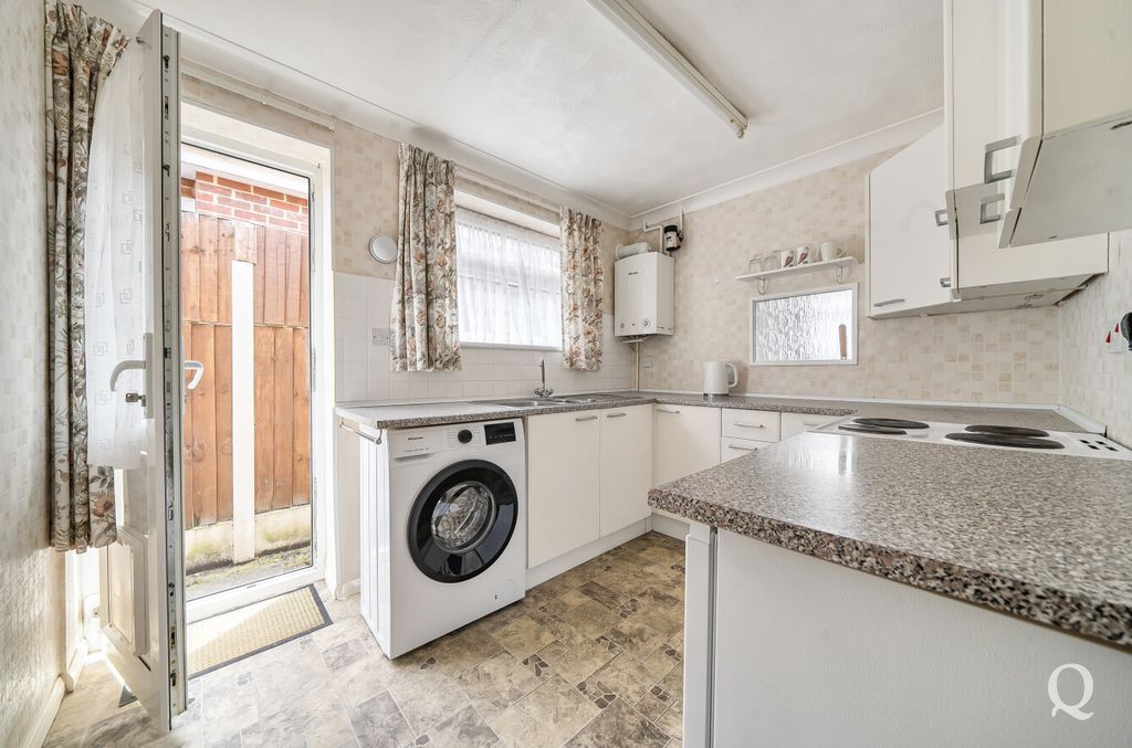 Property photo 2 of 24 9383B4A3-356F-4Ae...