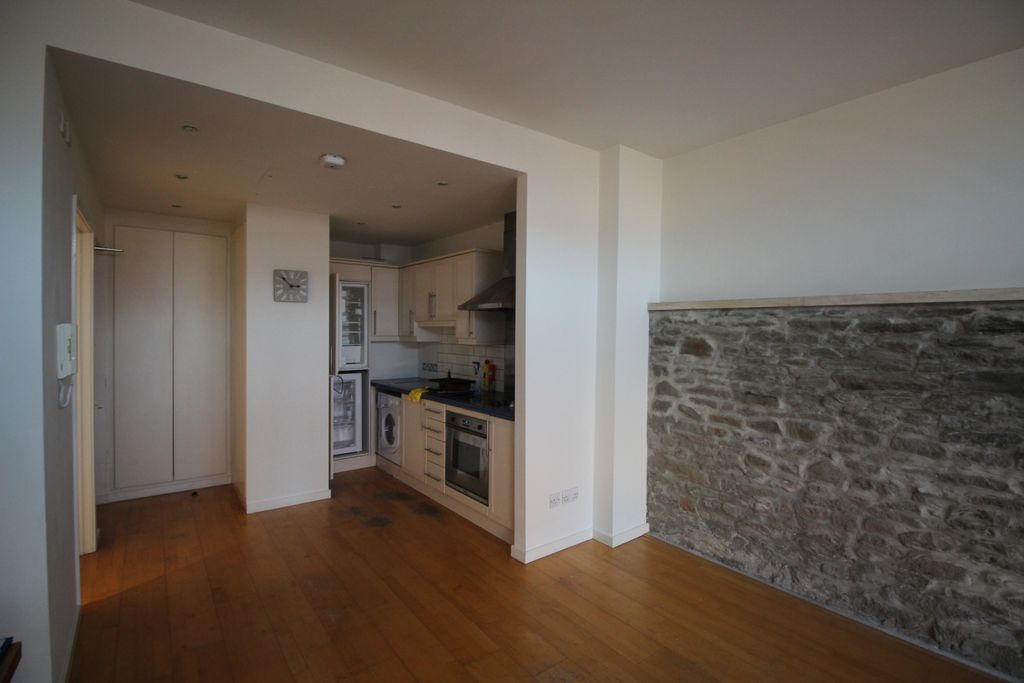 Property photo 3 of 7 Gallery