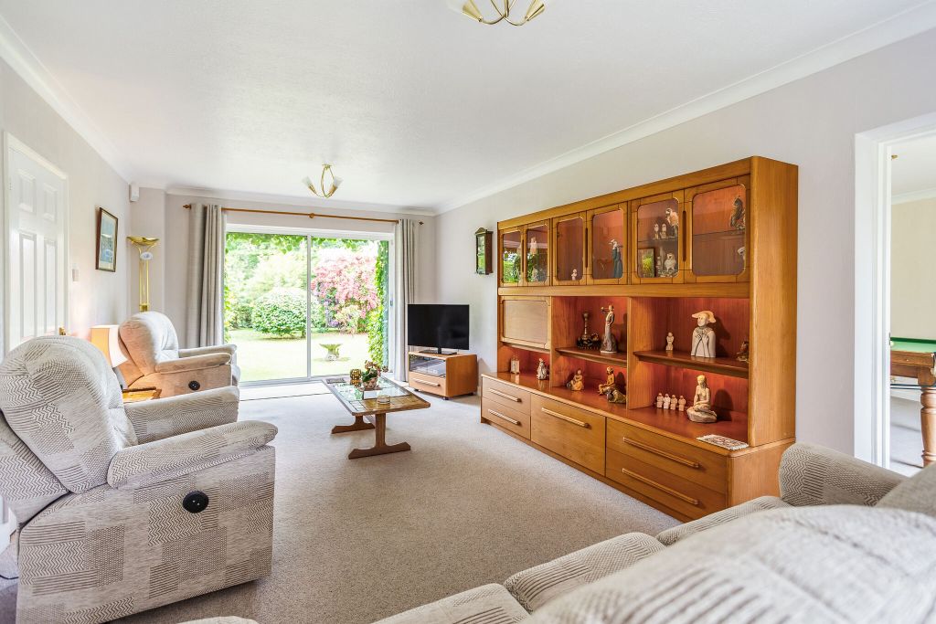 Property photo 2 of 12 Sitting Room