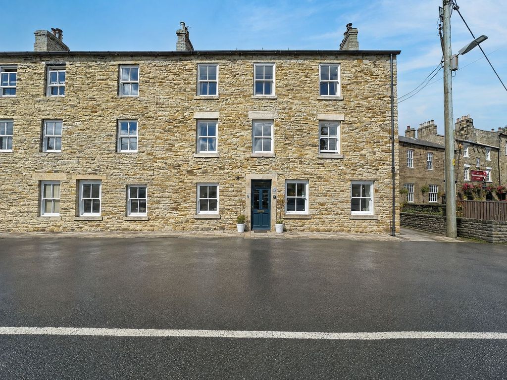 Property photo 1 of 38