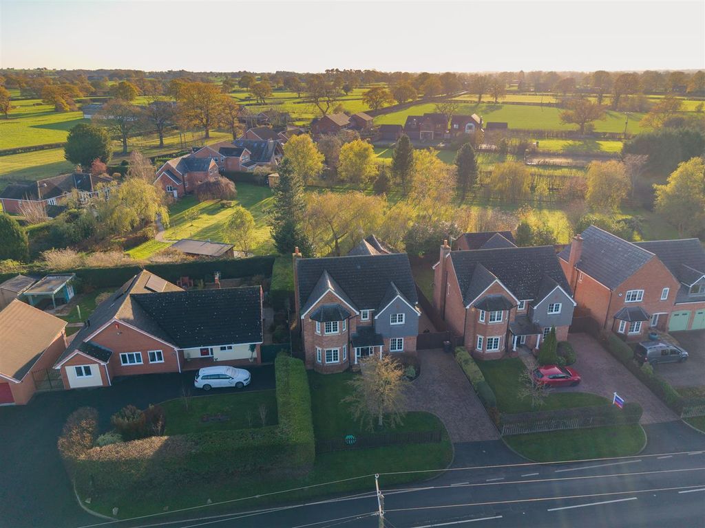 Property photo 3 of 37 Thewarwick-32.Jpg