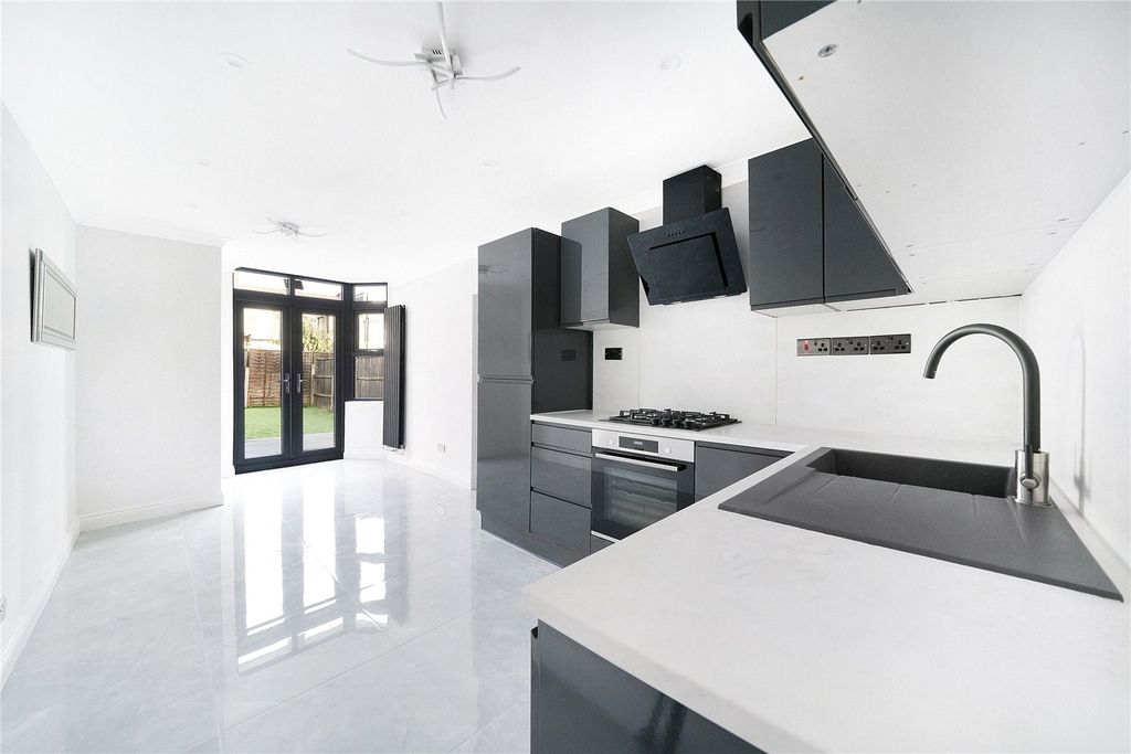 Property photo 3 of 19 Picture No. 18