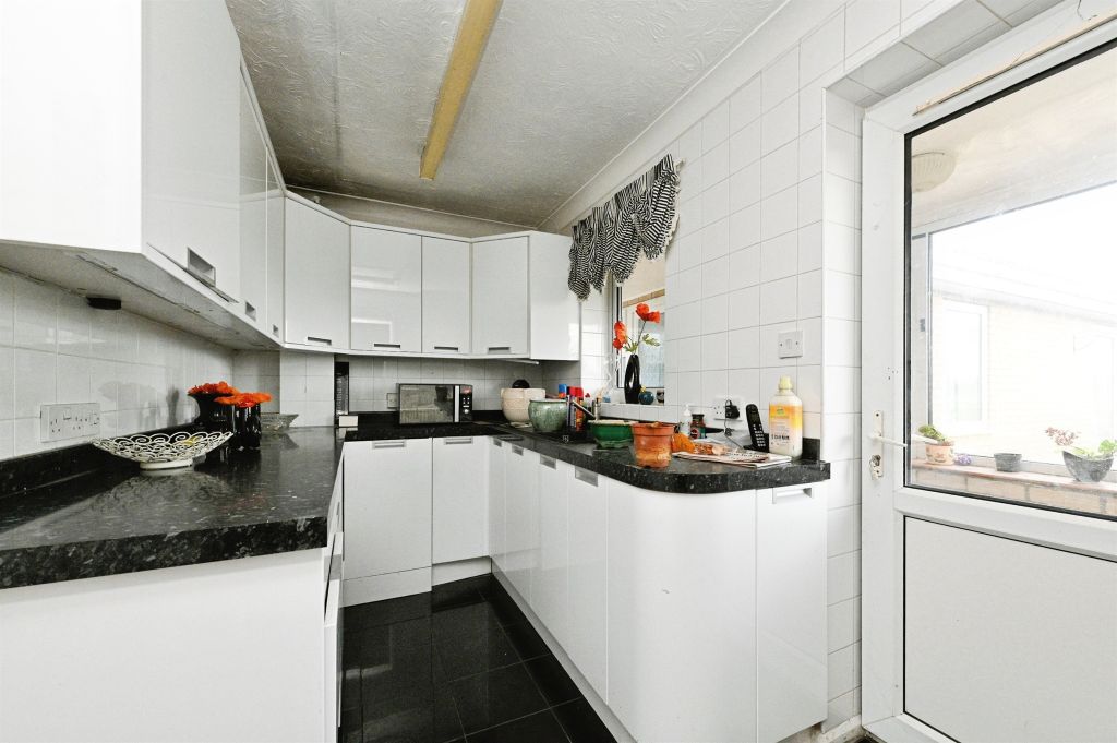 Property photo 3 of 28