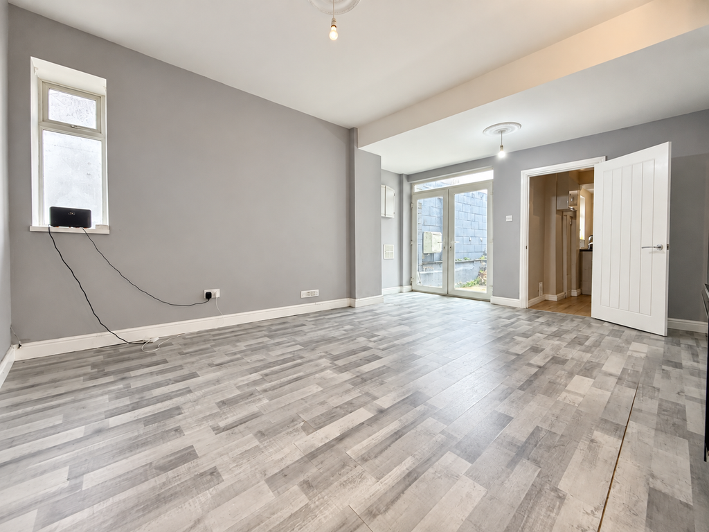 Property photo 3 of 17 F7C8B9A7-7551-46D3-Be88-F06A482669Bb