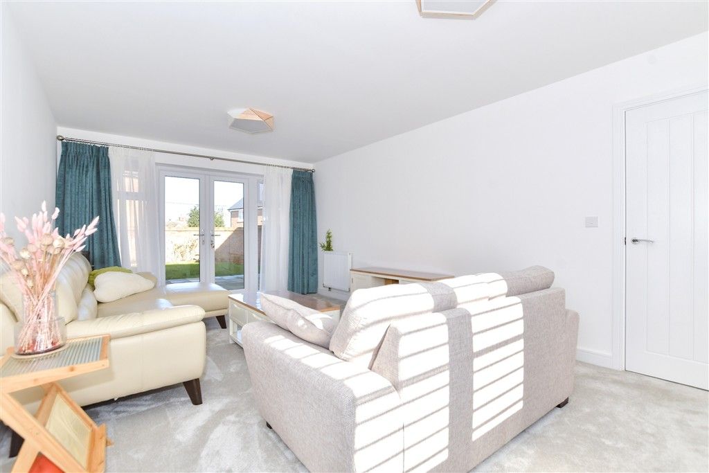 Property photo 3 of 13 Lounge