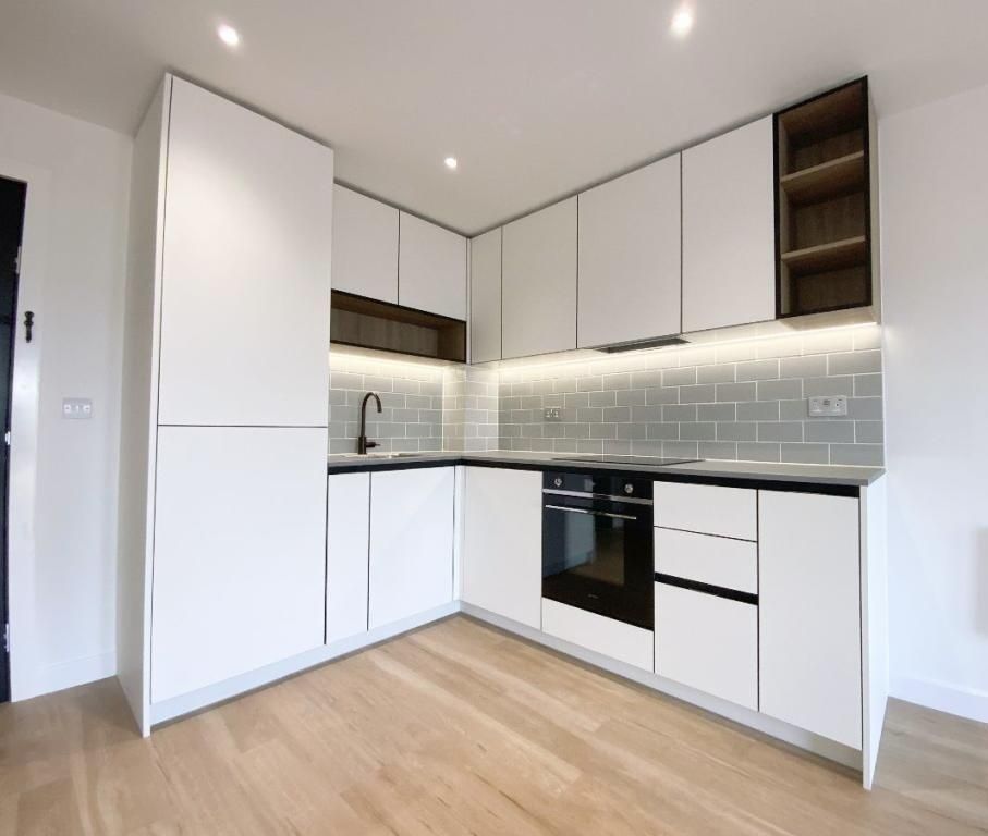 Property photo 3 of 11 Kitchen