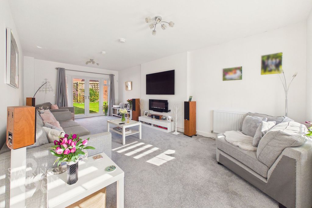 Property photo 2 of 28