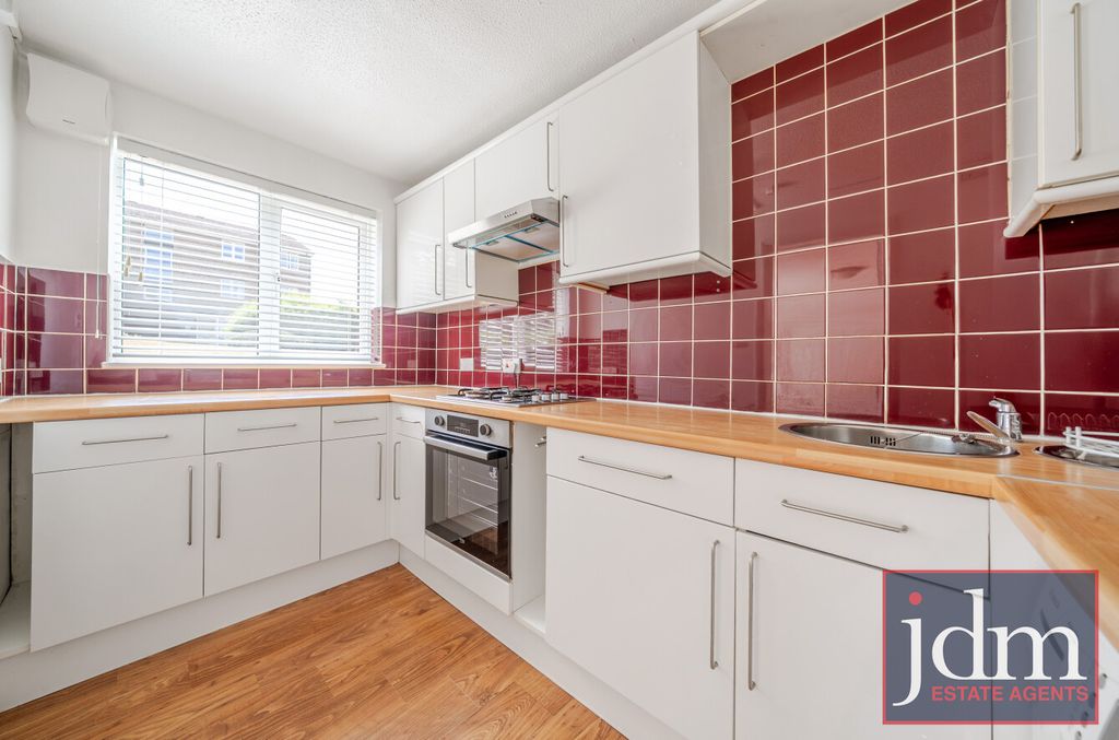 Property photo 1 of 8 Kitchen