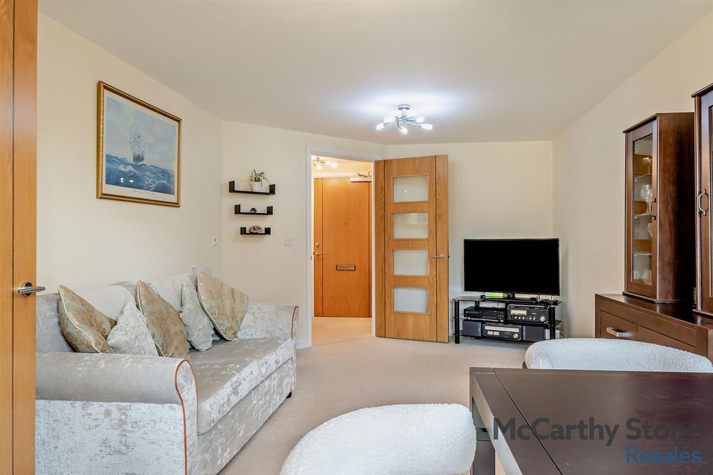 Property photo 3 of 43 8660493-Interior08-800.Jpg
