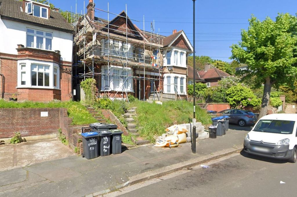 Property photo 3 of 6