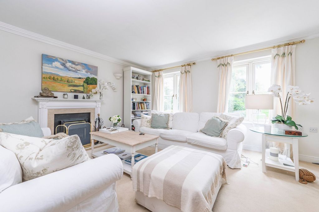 Property photo 2 of 26 Living Room