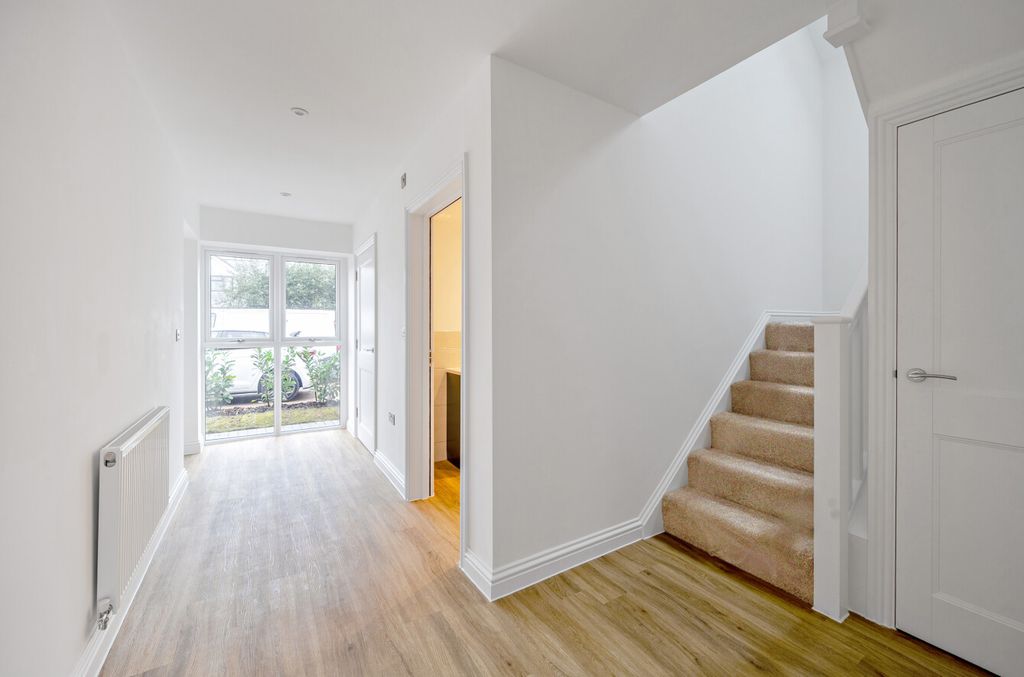 Property photo 3 of 12 1423546-2-69Aea38...