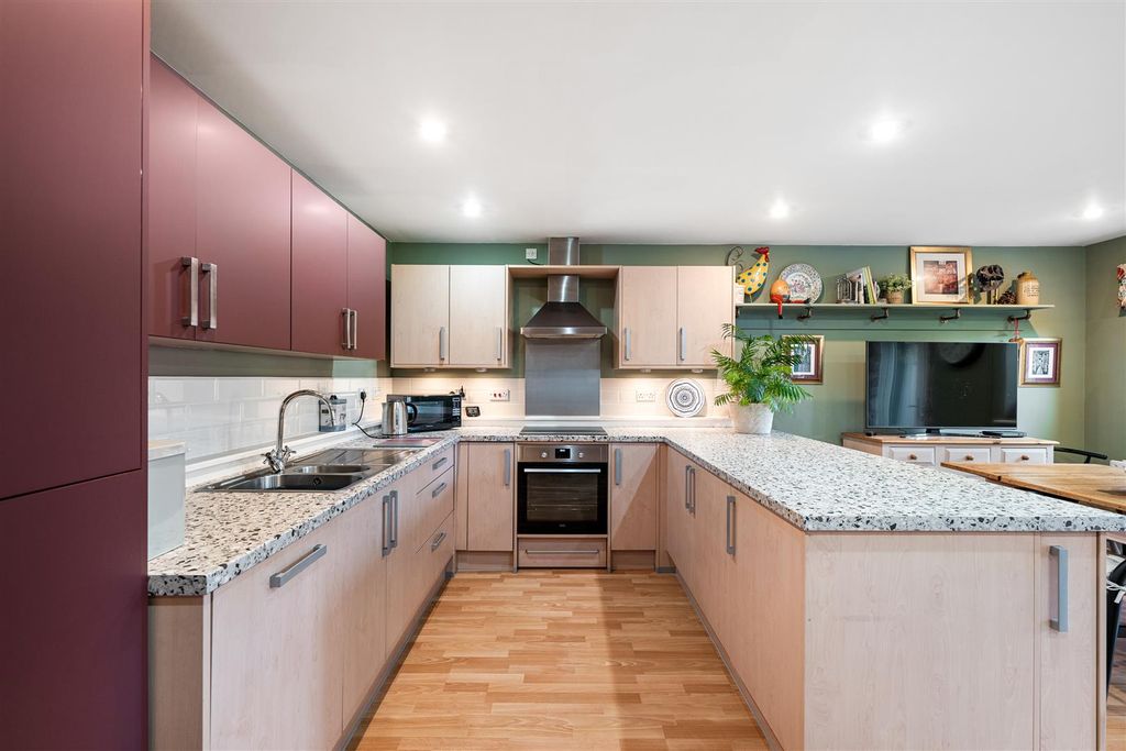 Property photo 3 of 22 13.Jpg