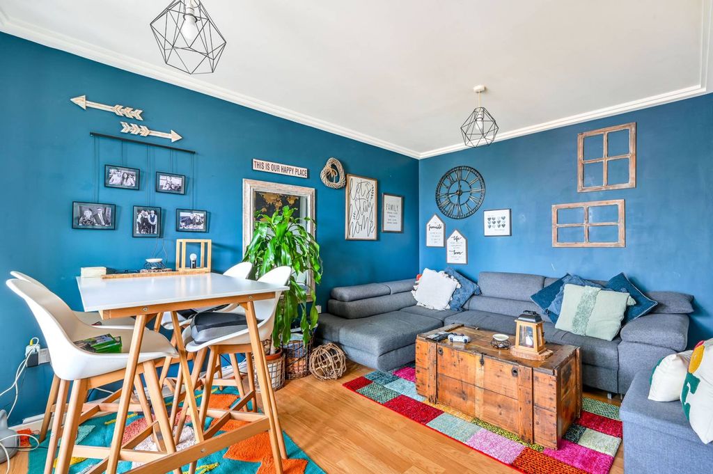 Property photo 2 of 12