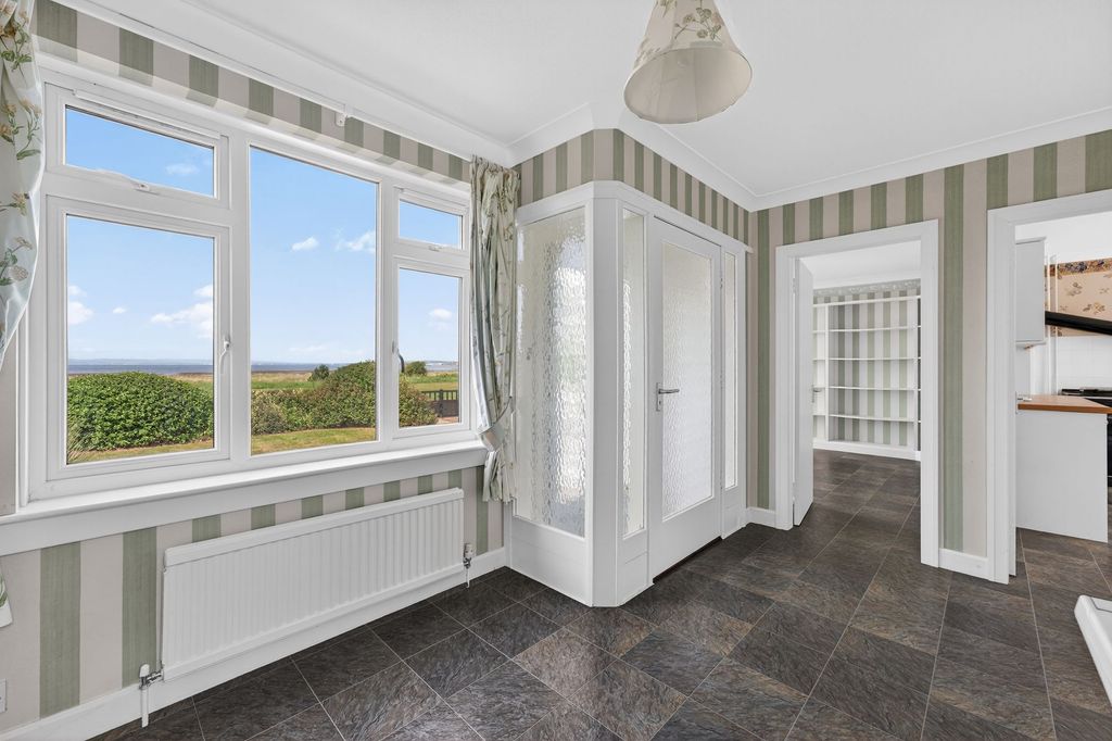 Property photo 3 of 42