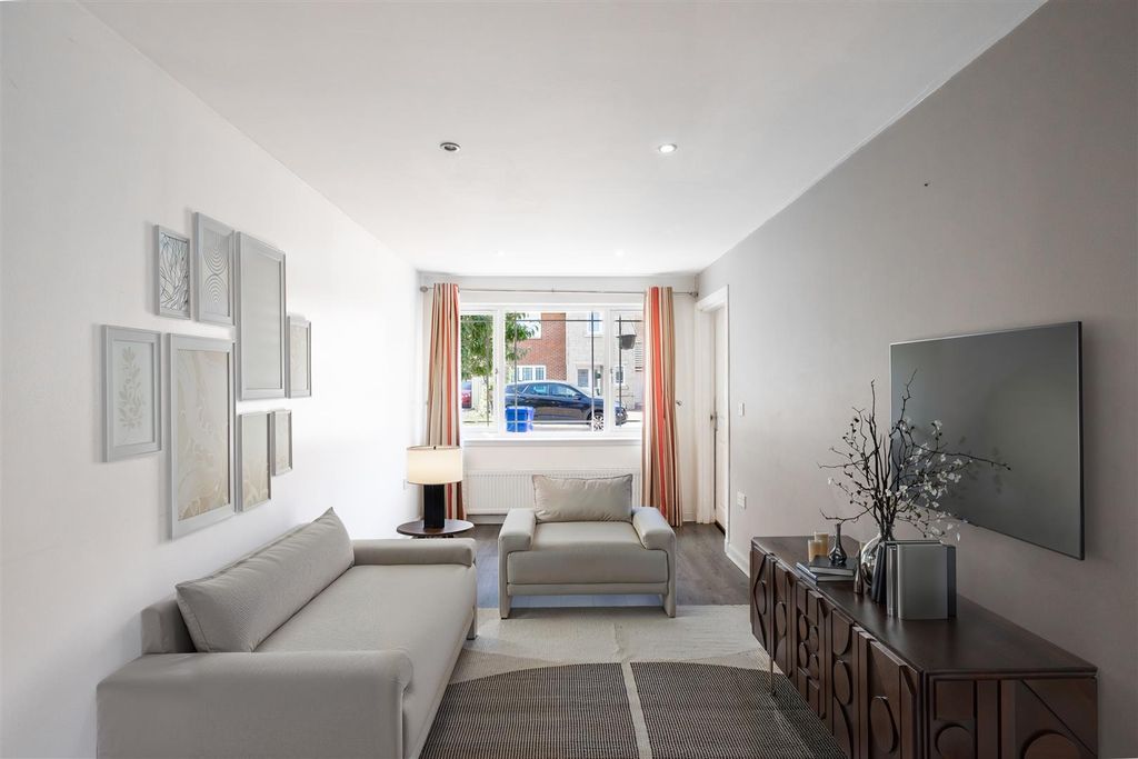 Property photo 3 of 17 Lounge_d89Ec968-85A7-42Cf-89Ac-71717B5B78Df.Jpeg