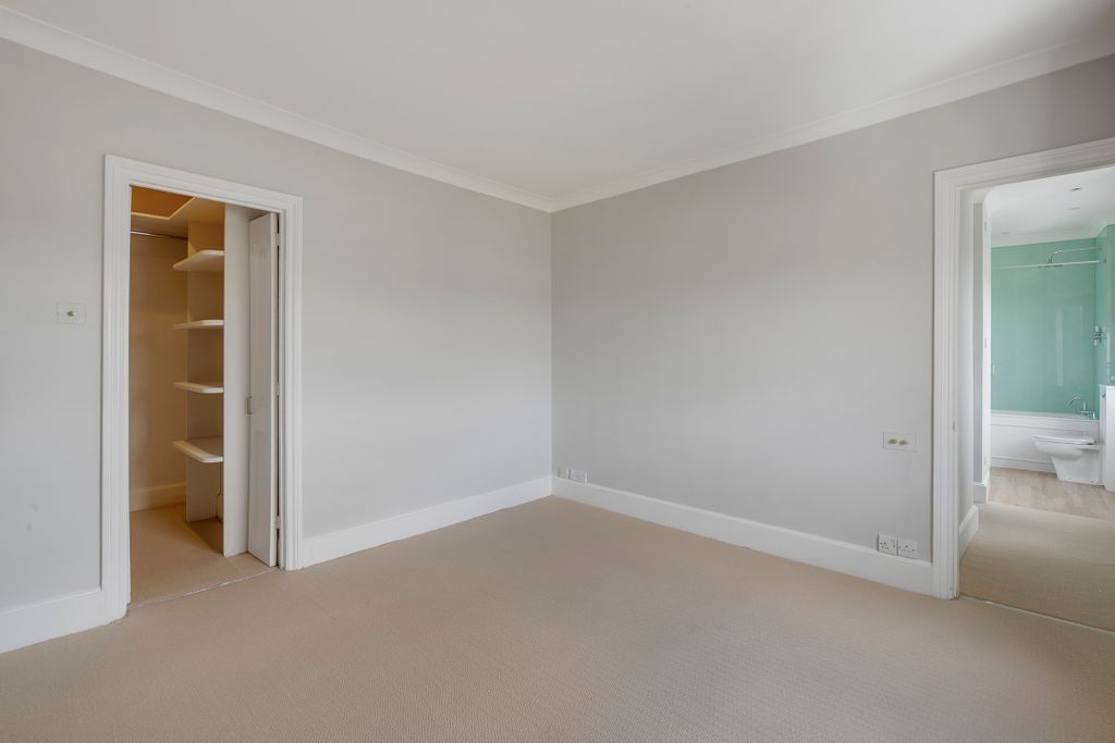 Property photo 3 of 11 Lennoxgardens24,Flat7-13