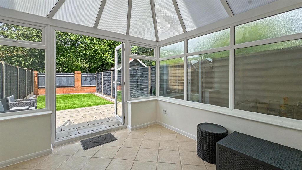 Property photo 3 of 14 Conservatory