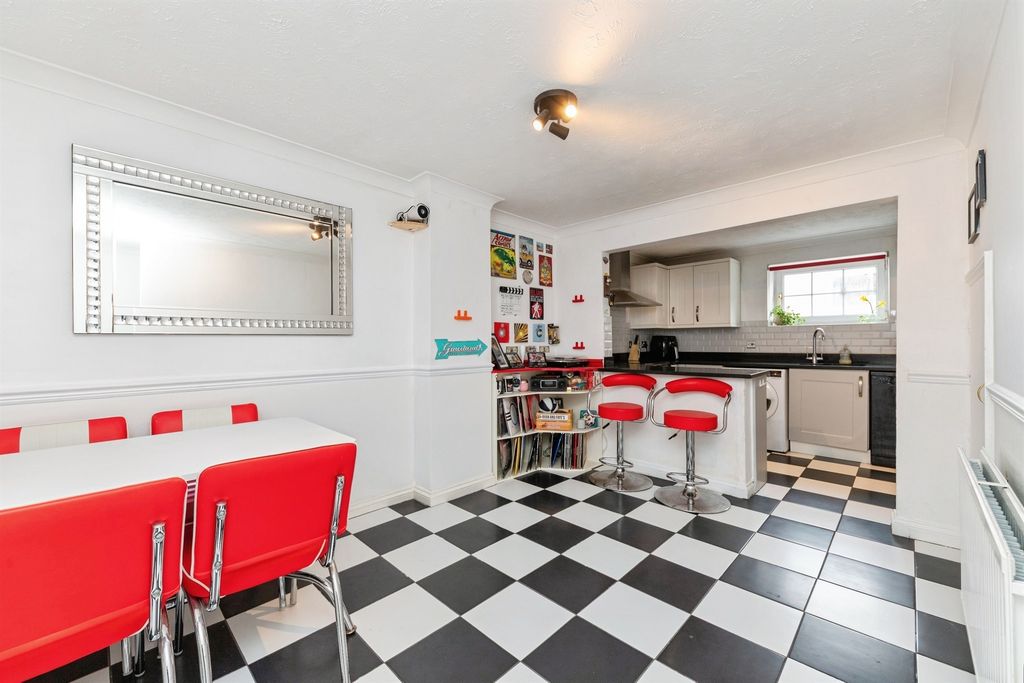 Property photo 2 of 16