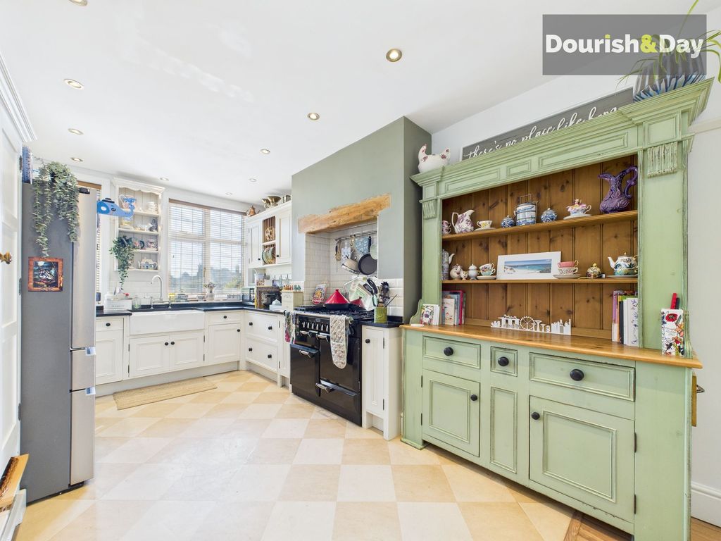 Property photo 3 of 30 Kitchen