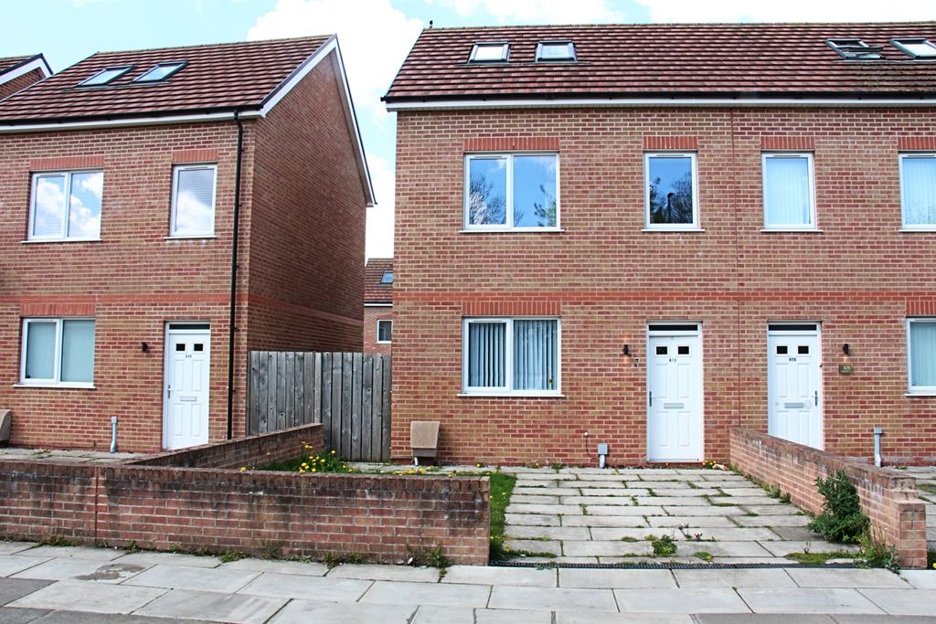 Property photo 1 of 10 Front