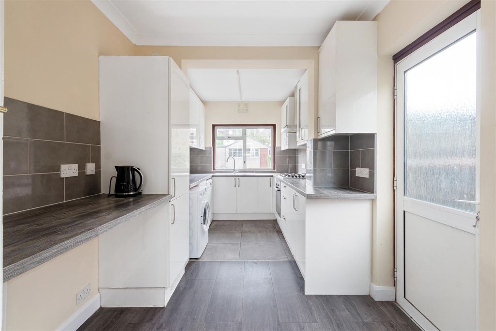 Property photo 3 of 12 Camborne Road