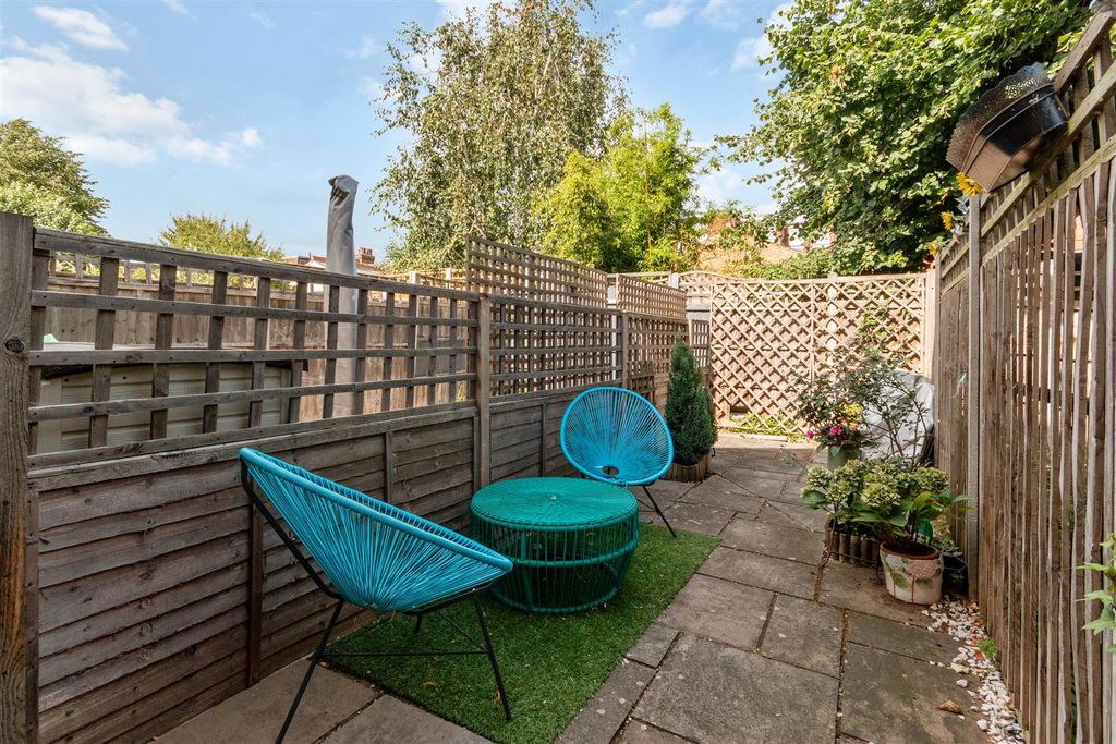 Property photo 3 of 10 Garden