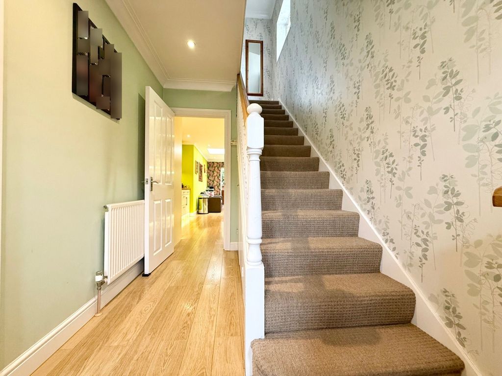 Property photo 2 of 18 Hallway