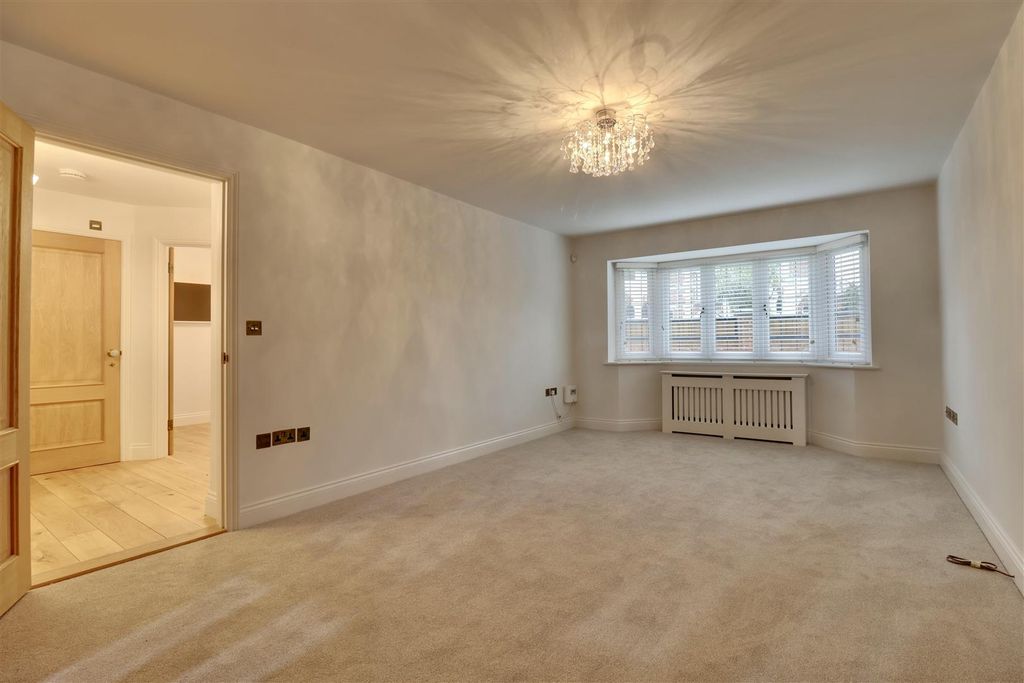 Property photo 2 of 32 1224Df06-E5Af-485D-Afc1-Ba884B0Ab4A4_1_201_A.Jpeg