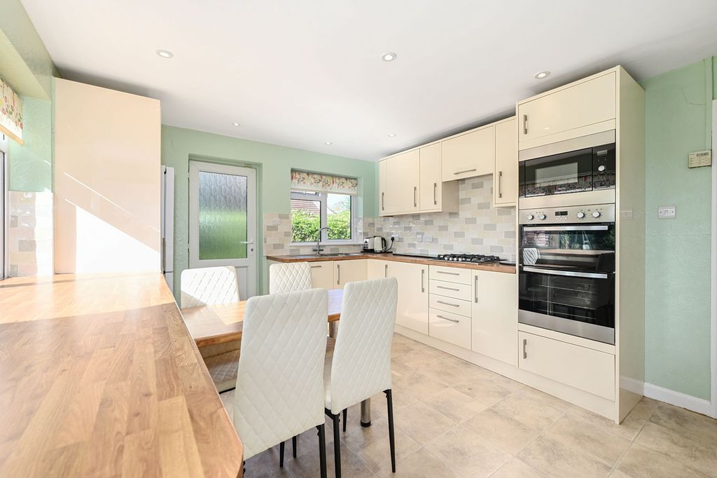 Property photo 2 of 29