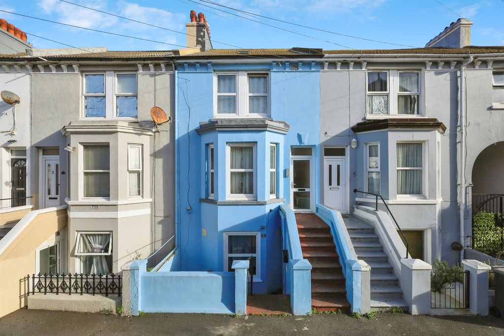 Property photo 1 of 17