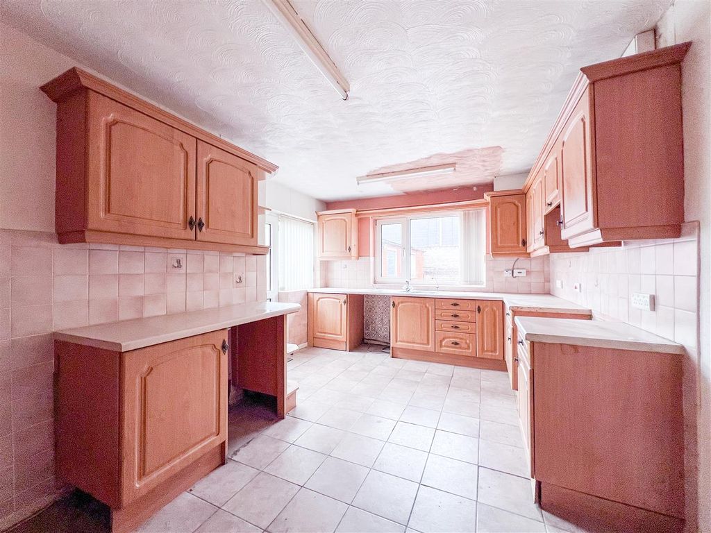 Property photo 2 of 17 Kitchen Dining