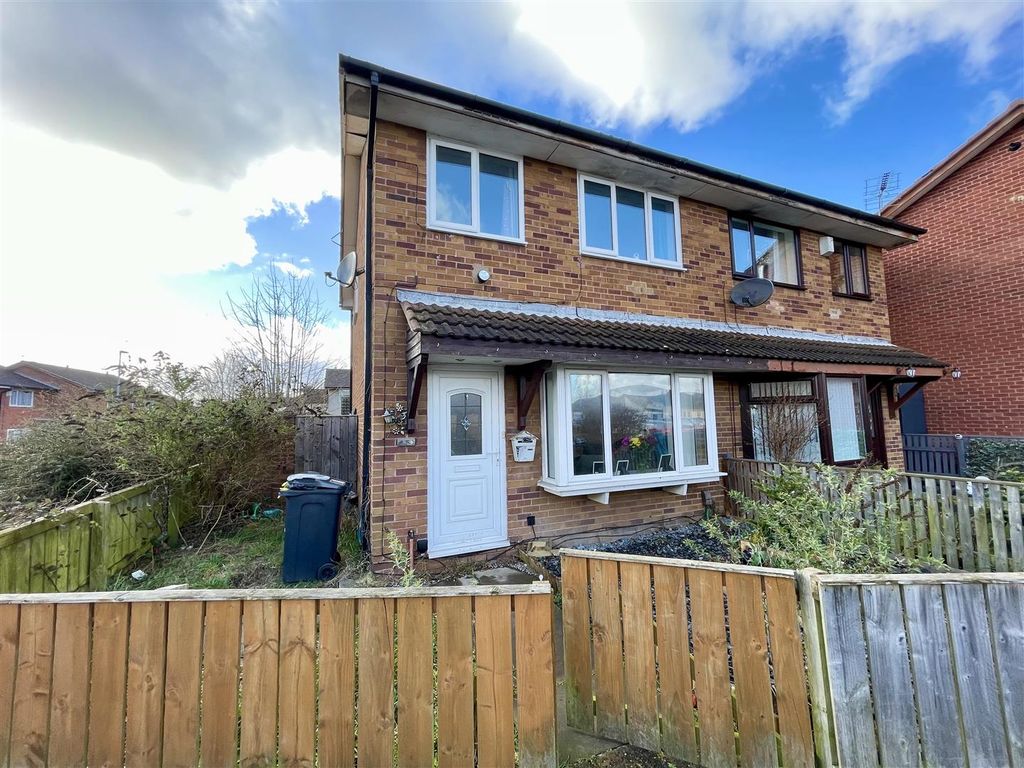 Property photo 1 of 11 Externally