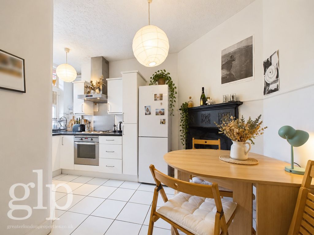 Property photo 2 of 15 3497805