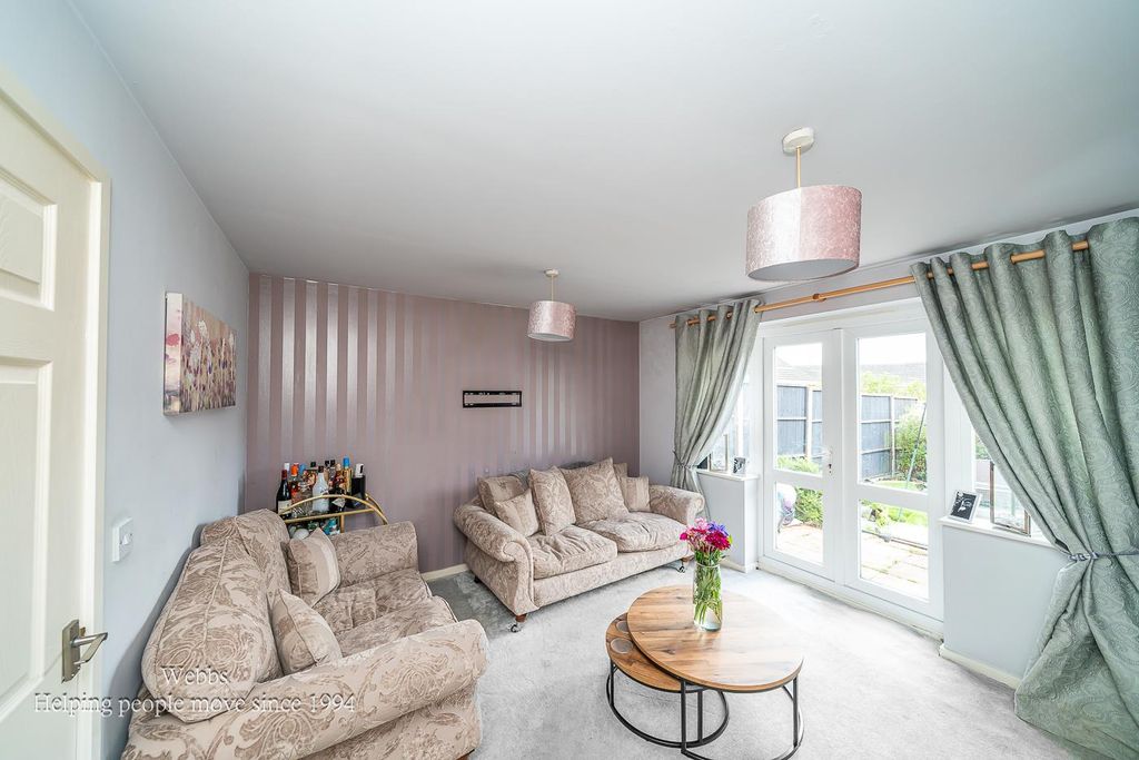 Property photo 2 of 22 Lounge