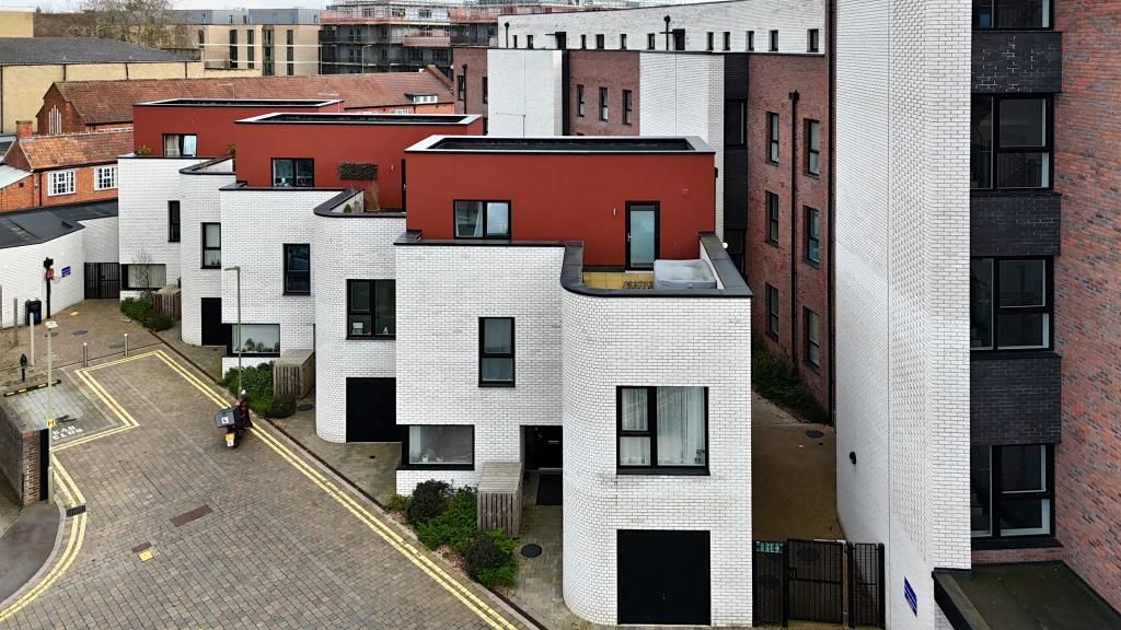 Property photo 1 of 24 External View