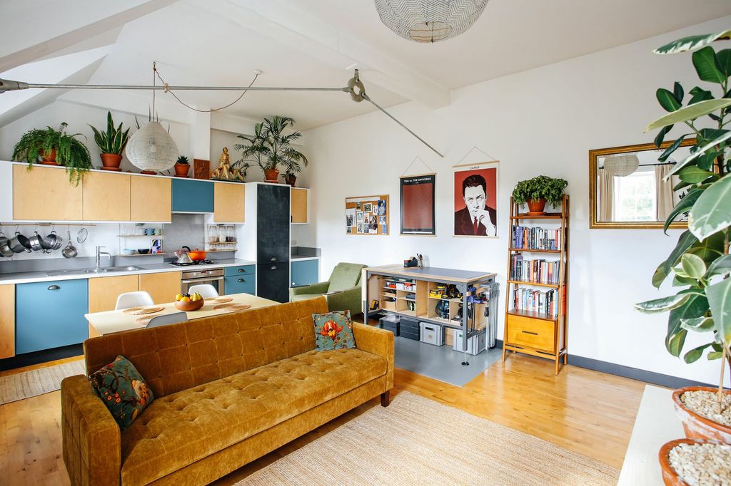 Property photo 2 of 21