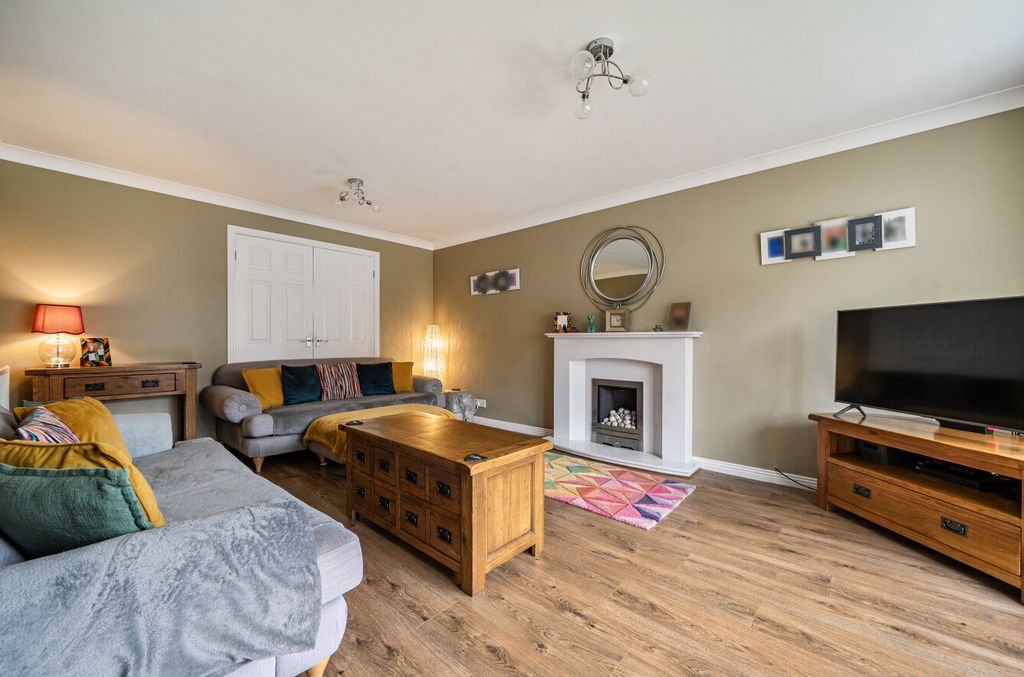 Property photo 3 of 24 1479882-15-6A3293...