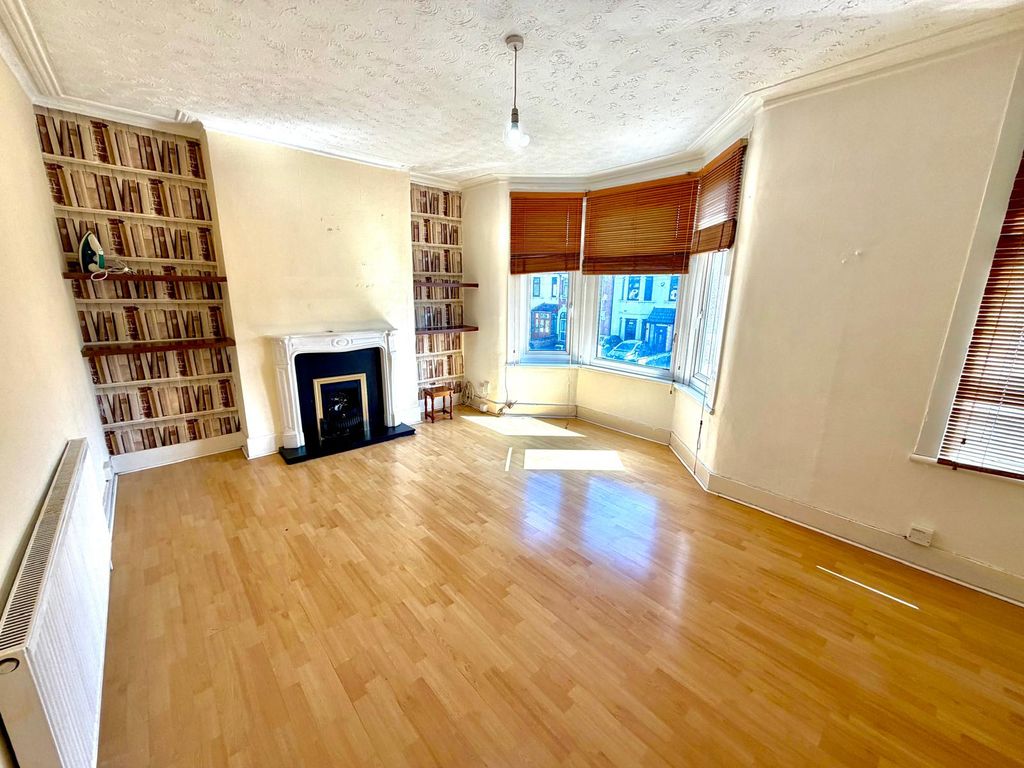 Property photo 3 of 6