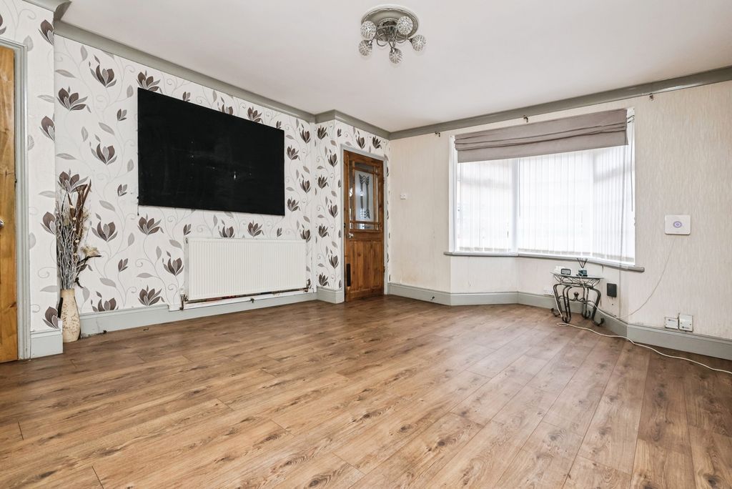 Property photo 3 of 26 Pbox-Img.Jpg