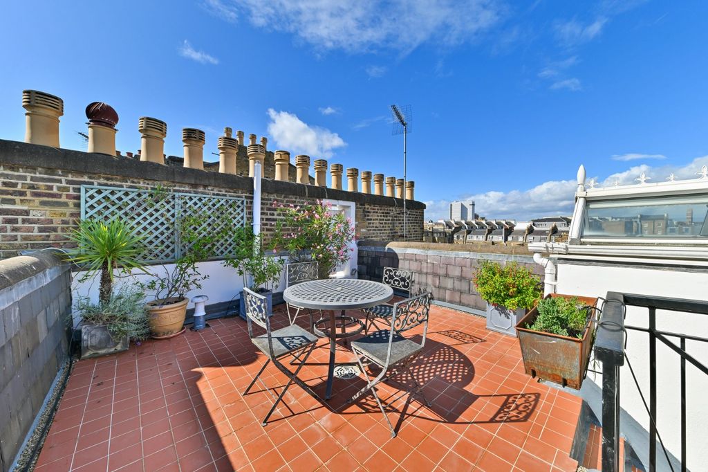 Property photo 1 of 18 Roof Terrace