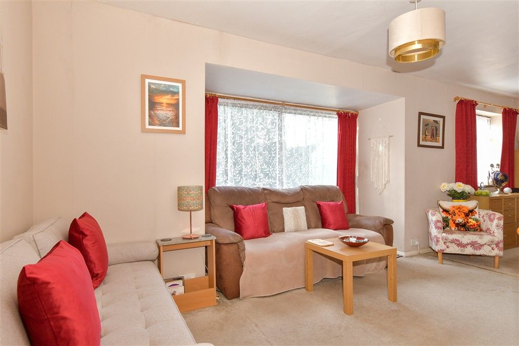 Property photo 2 of 9 Lounge