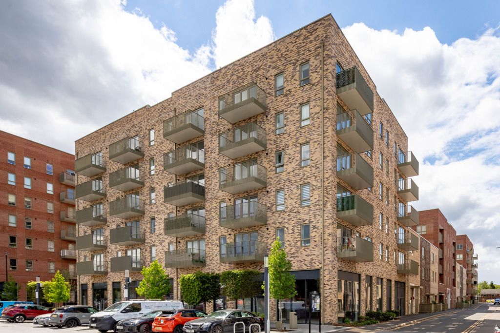 Property photo 1 of 8 26.05.15 Cside South Oxhey One Bed Apt-77