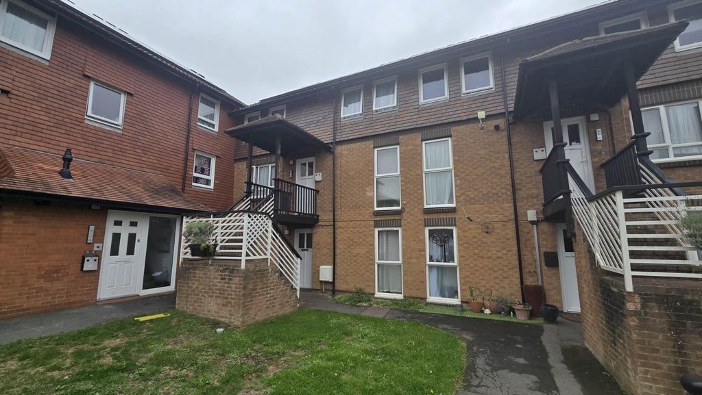 Property photo 2 of 10