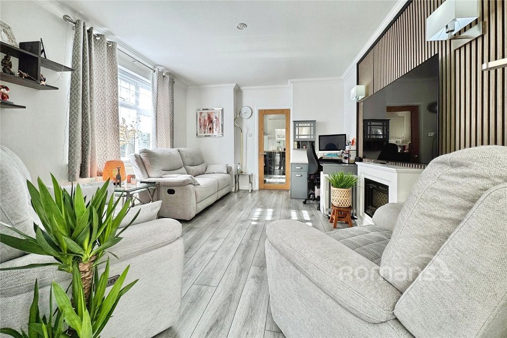 Property photo 2 of 20 Picture No. 11