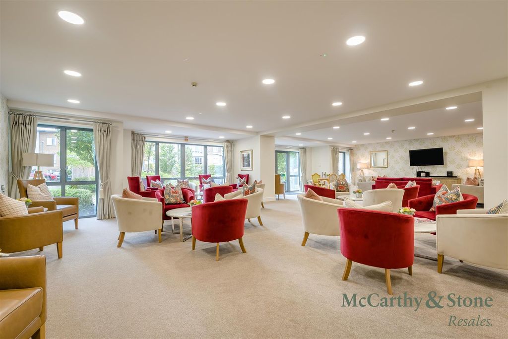 Property photo 2 of 21 8704157-Interior17.Jpg