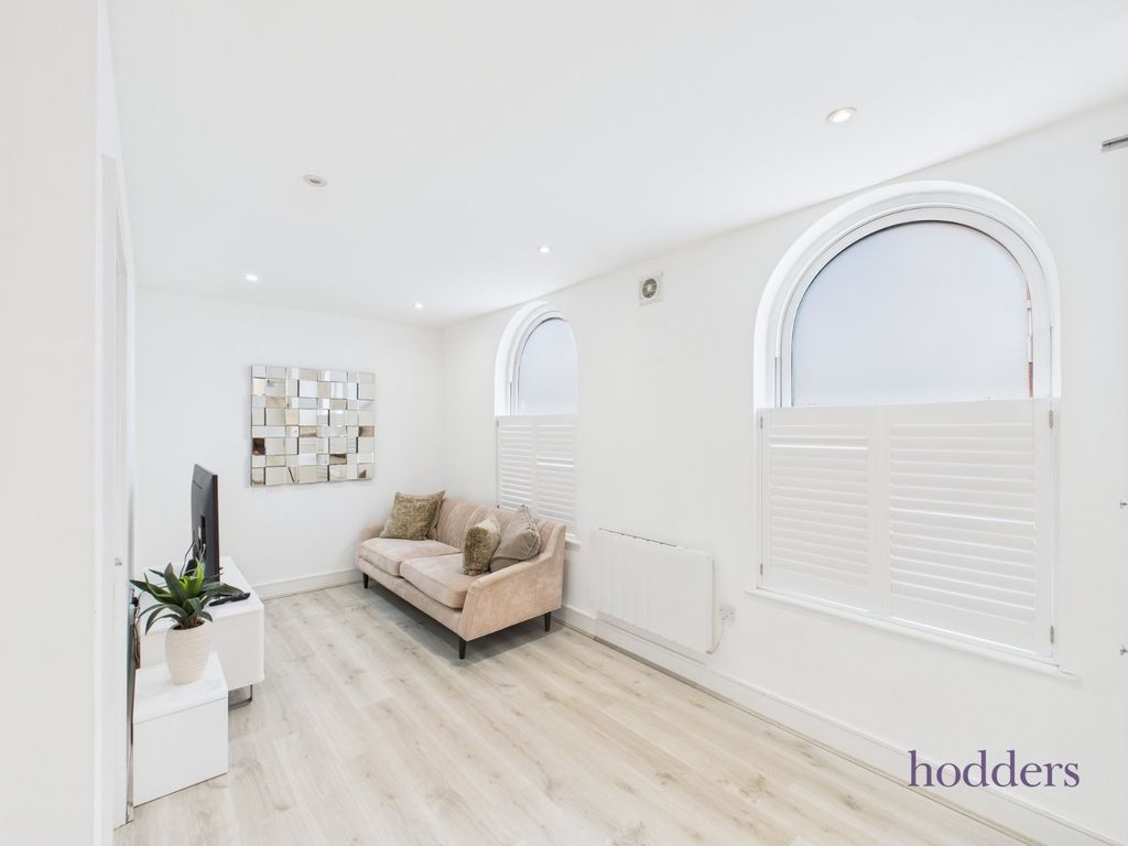 Property photo 2 of 7 Picture No. 27