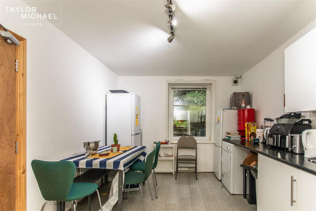 Property photo 2 of 18 Kitchen