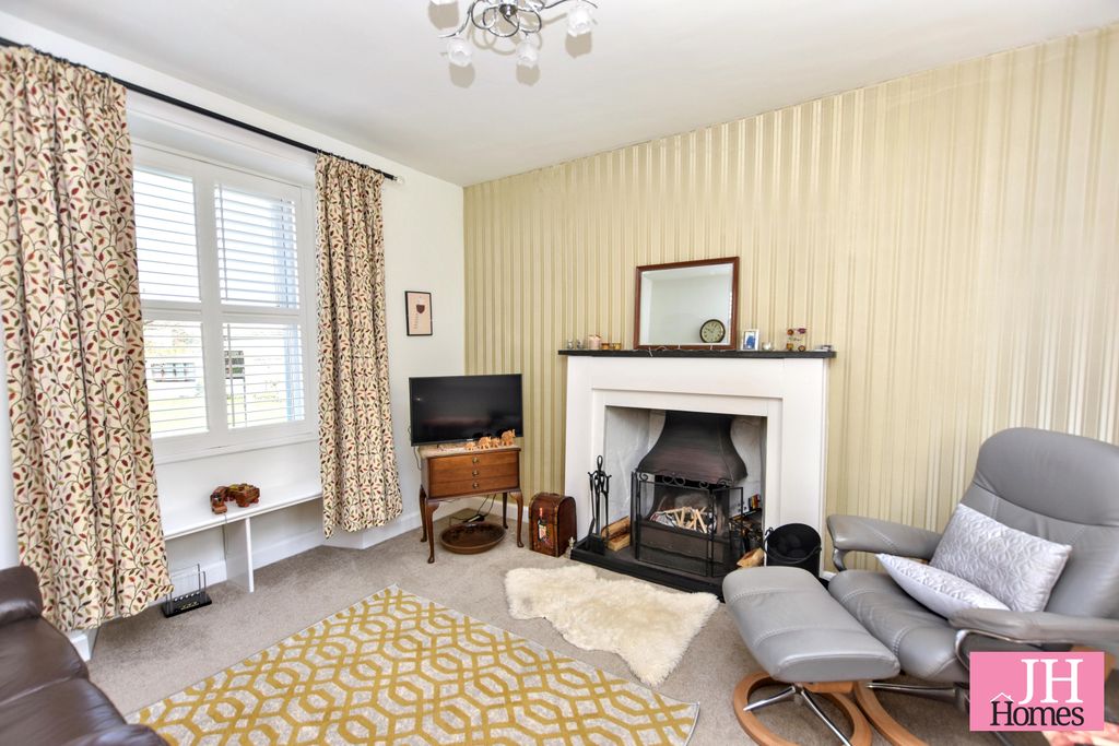 Property photo 2 of 25