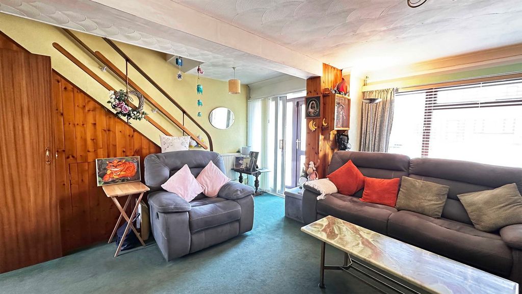 Property photo 2 of 23